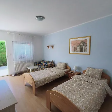 Casa de hóspedes Cozy Guestrooms With Garden *