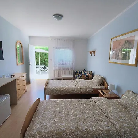Cozy Guestrooms With Garden Casa de hóspedes *