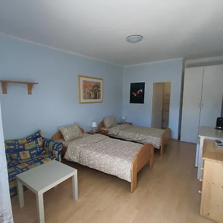 Cozy Guestrooms With Garden *