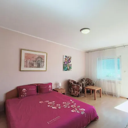 Cozy Guestrooms With Garden Casa de hóspedes