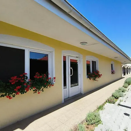 בית הארחה Cozy Guestrooms With Garden ברטיסלאבה