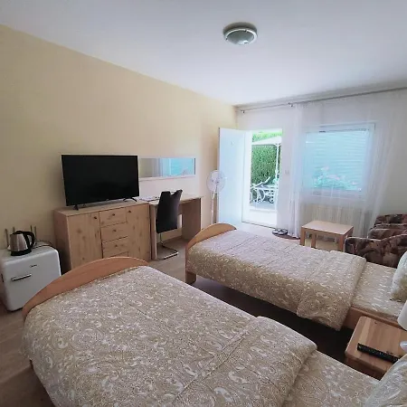 בית הארחה Cozy Guestrooms With Garden ברטיסלאבה